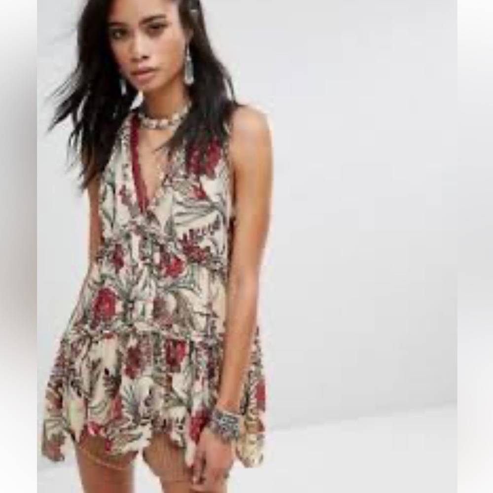Like NEW Free People Gorgeous Trendy Fitted Hi-Low Colorful Pulled IN Tank